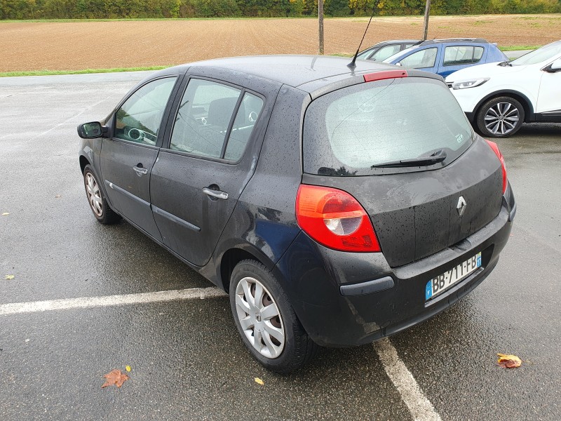 RENAULT  CLIO III 1.5 DCI 70