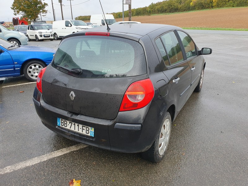 RENAULT  CLIO III 1.5 DCI 70